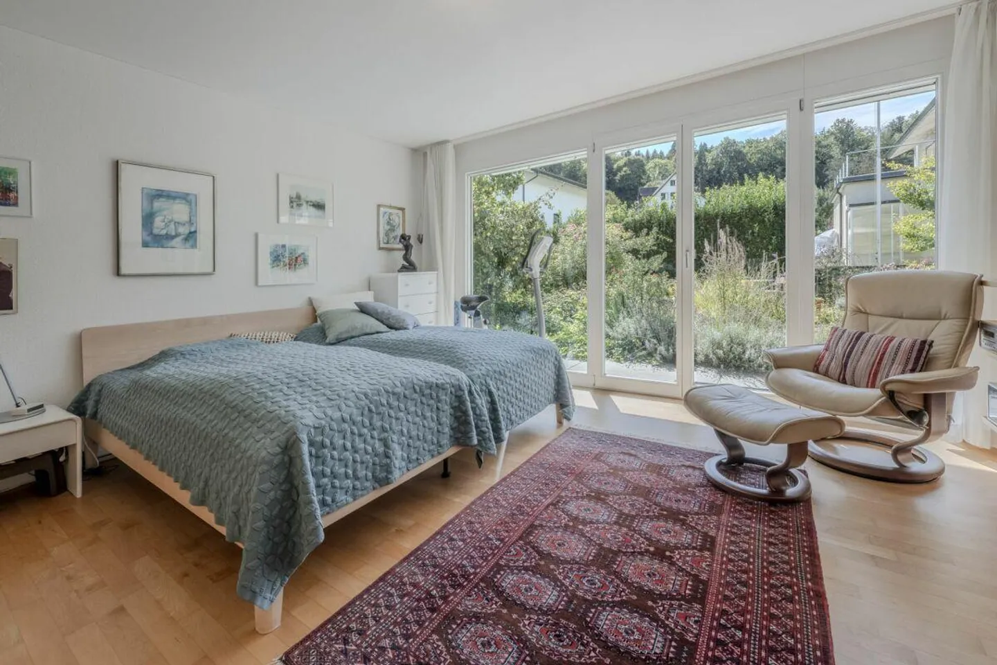 Appartamento giardino di alta qualità con 4,5 stanze in una casa bifamiliare privata - Foto 8 di 16