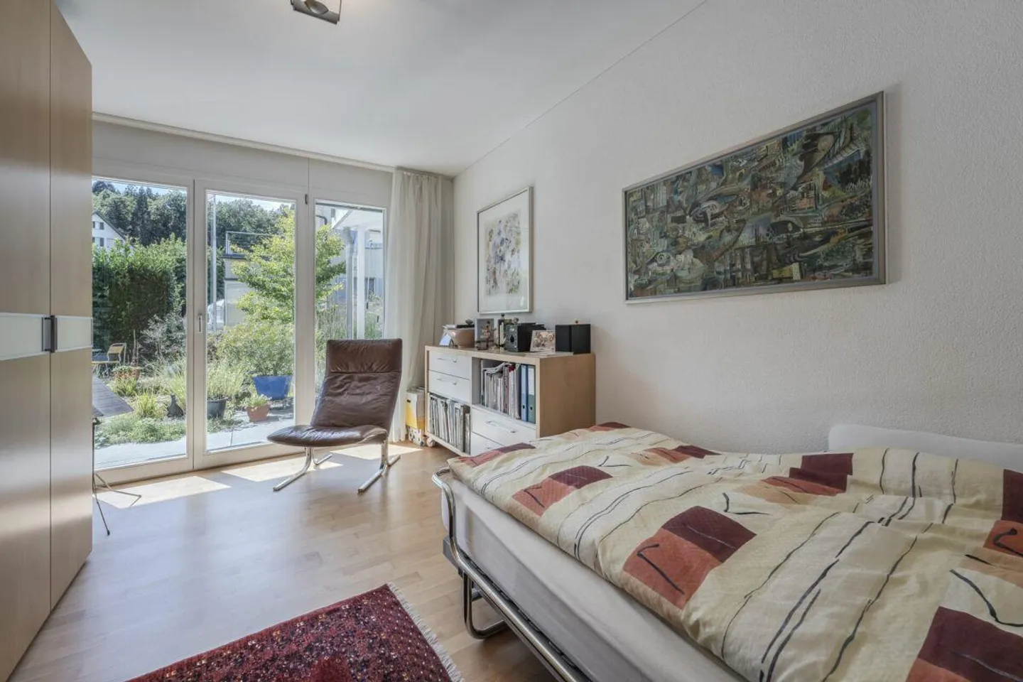 Appartamento giardino di alta qualità con 4,5 stanze in una casa bifamiliare privata - Foto 10 di 16