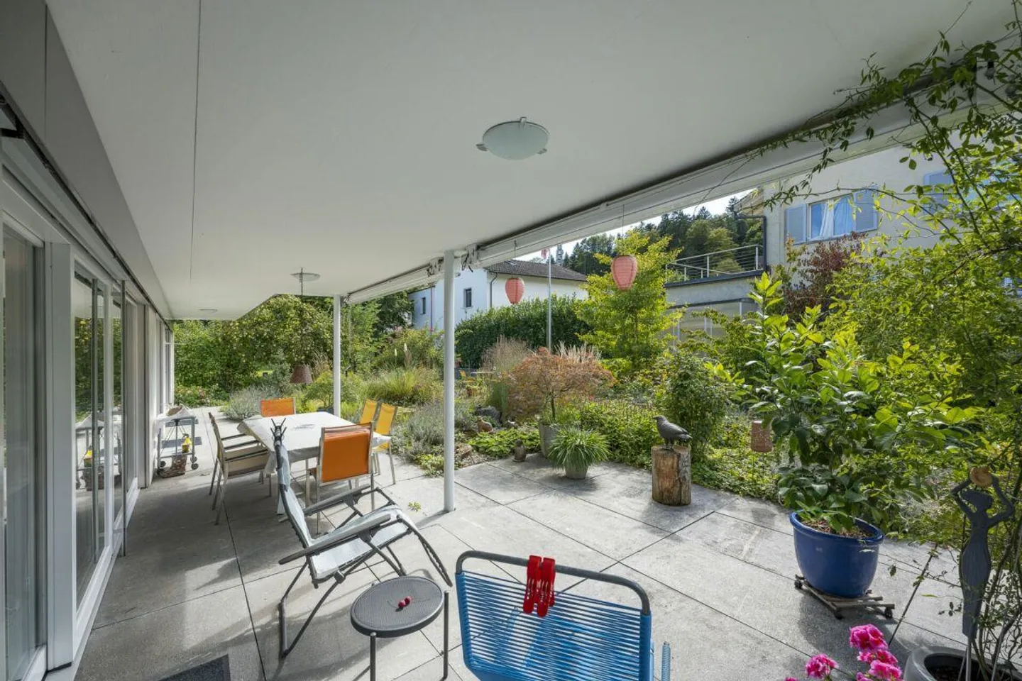 Appartamento giardino di alta qualità con 4,5 stanze in una casa bifamiliare privata - Foto 12 di 16