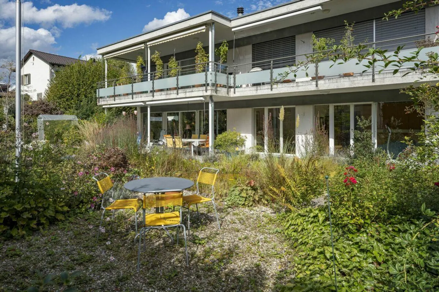 Appartamento giardino di alta qualità con 4,5 stanze in una casa bifamiliare privata - Foto 13 di 16