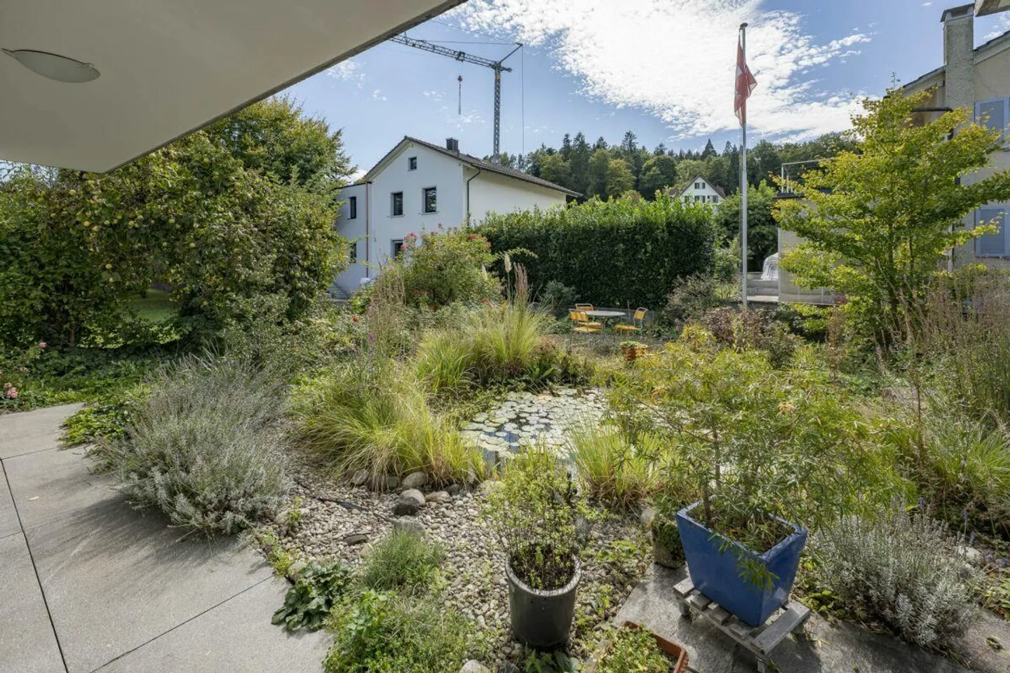 Appartamento giardino di alta qualità con 4,5 stanze in una casa bifamiliare privata - Foto 14 di 16