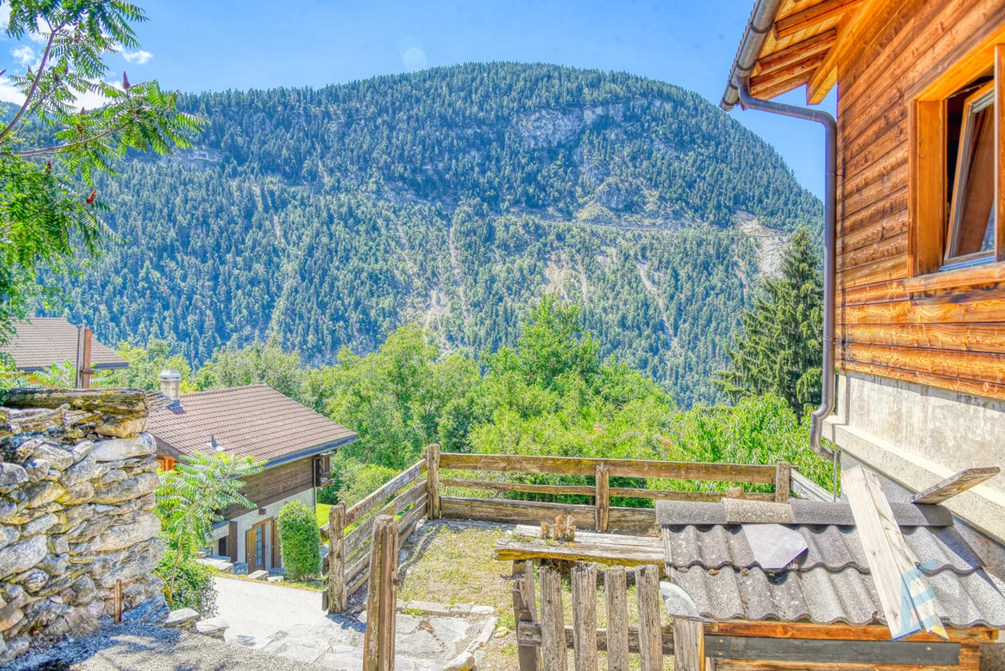 EXCLUSIF Beau chalet individuel de 264m² avec annexes - Foto 18 di 21