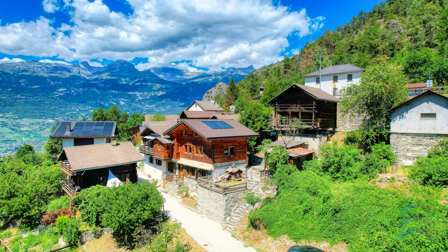 EXCLUSIF Beau chalet individuel de 264m² avec annexes - Foto 20 di 21