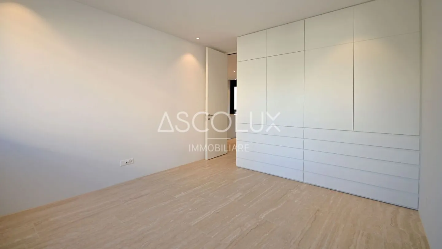 Modern 2.5-room apartment in residence with heated outdoor pool and ... - Photo 11 of 13