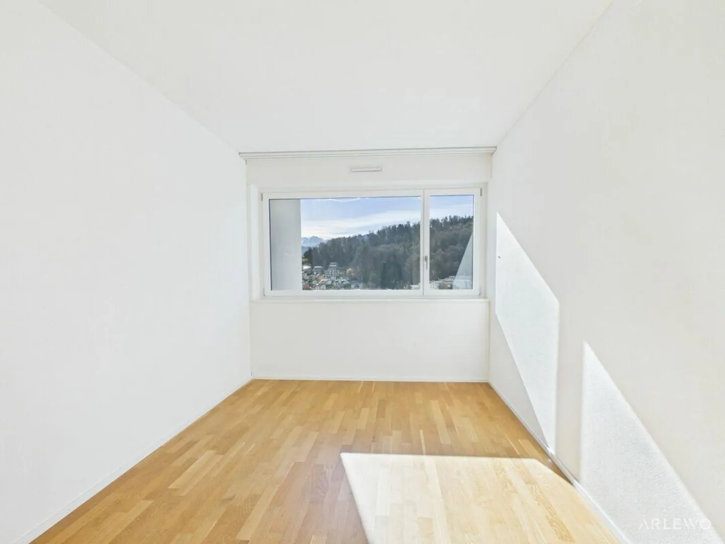 Vivere con vista: 14° piano, lago e montagne a portata di mano - Foto 7 di 13