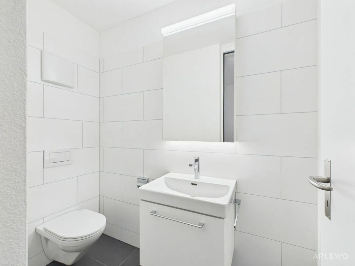 Vivere con vista: 14° piano, lago e montagne a portata di mano - Foto 9 di 13