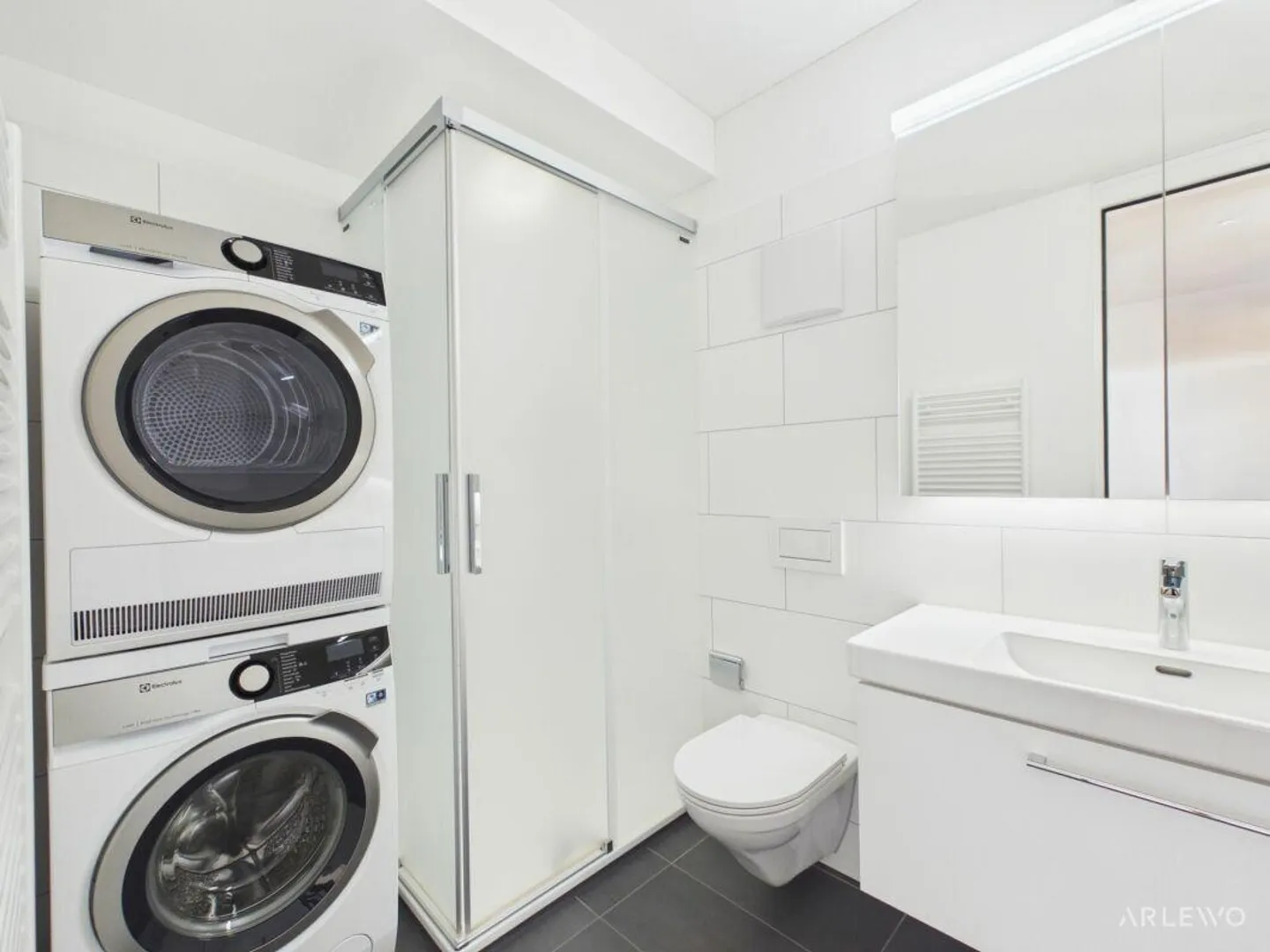 Vivere con vista: 14° piano, lago e montagne a portata di mano - Foto 11 di 13