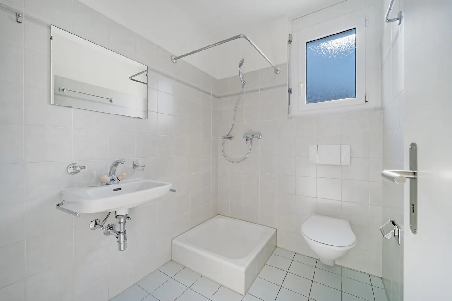 Spacious 4.5 Rooms - Photo 2 of 11