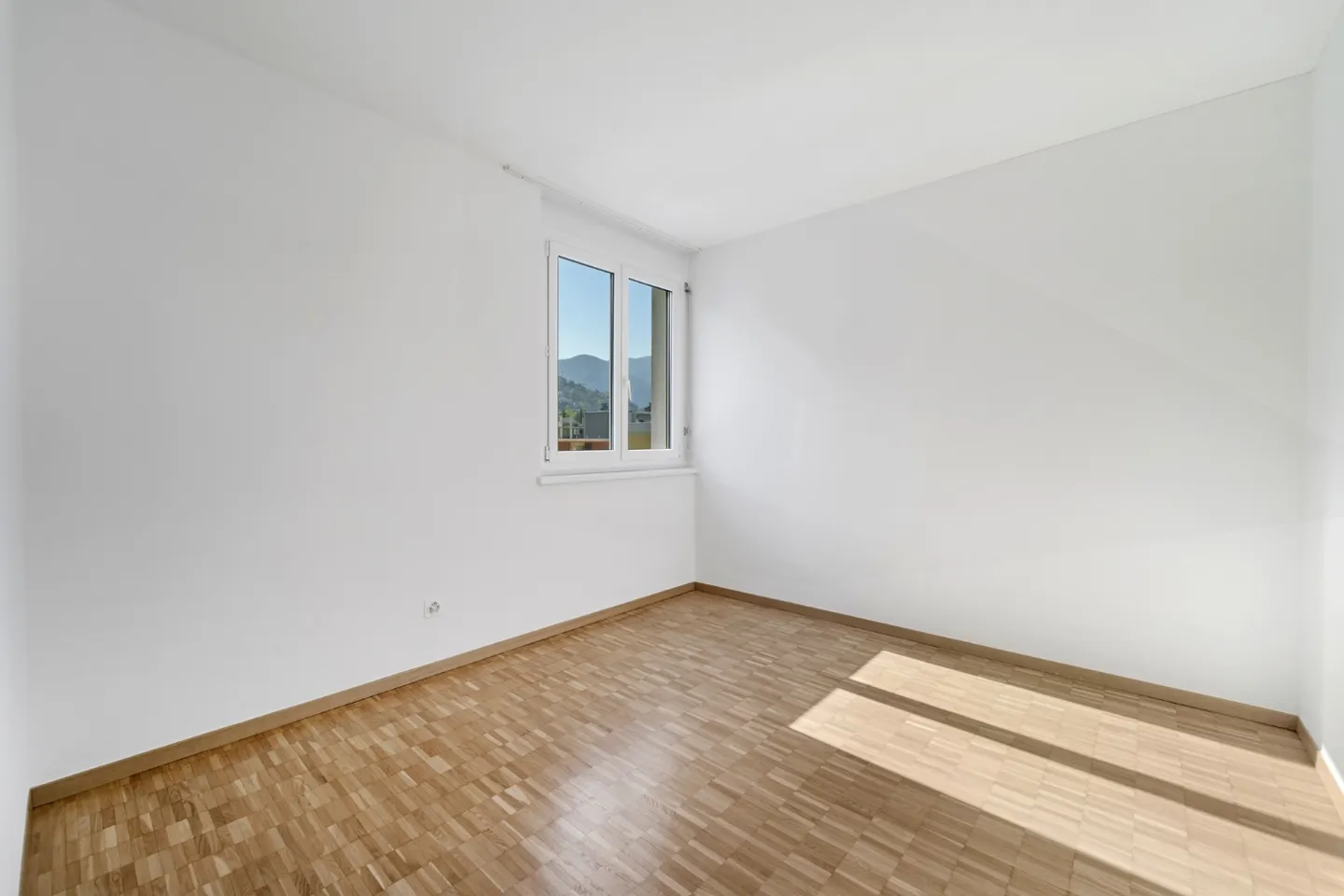 Spacious 4.5 Rooms - Photo 3 of 11