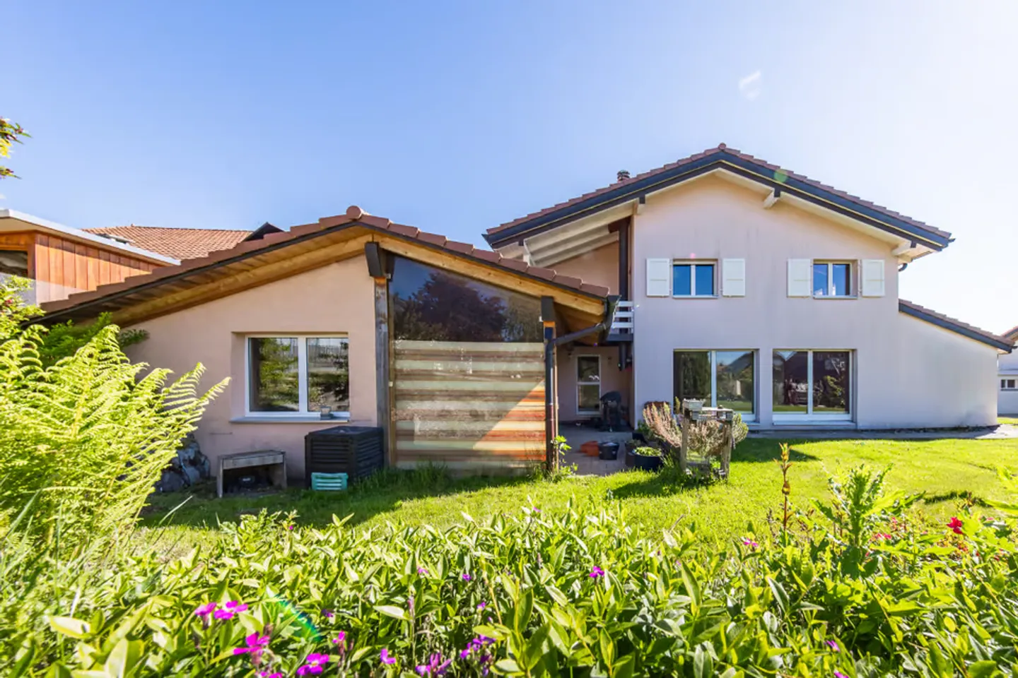 Rare object: individual villa in a quiet residential area - Photo 2 of 13