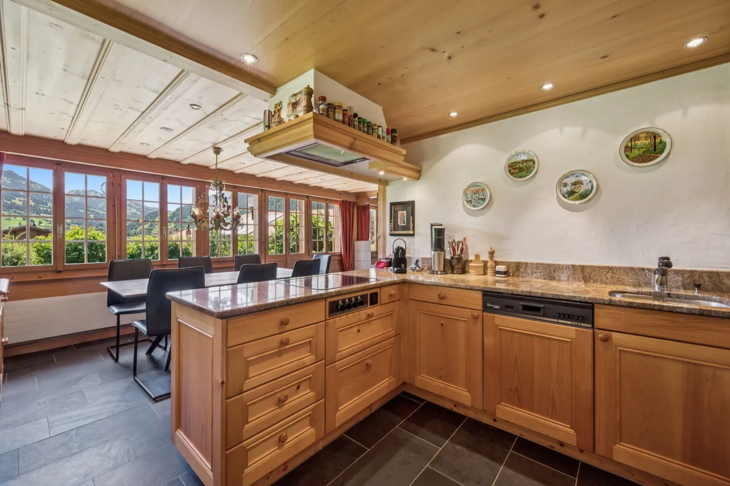Heimeliges Chalet mit Baulandparzelle - Ihr Rückzugsort mit Perspektive - Foto 4 von 13