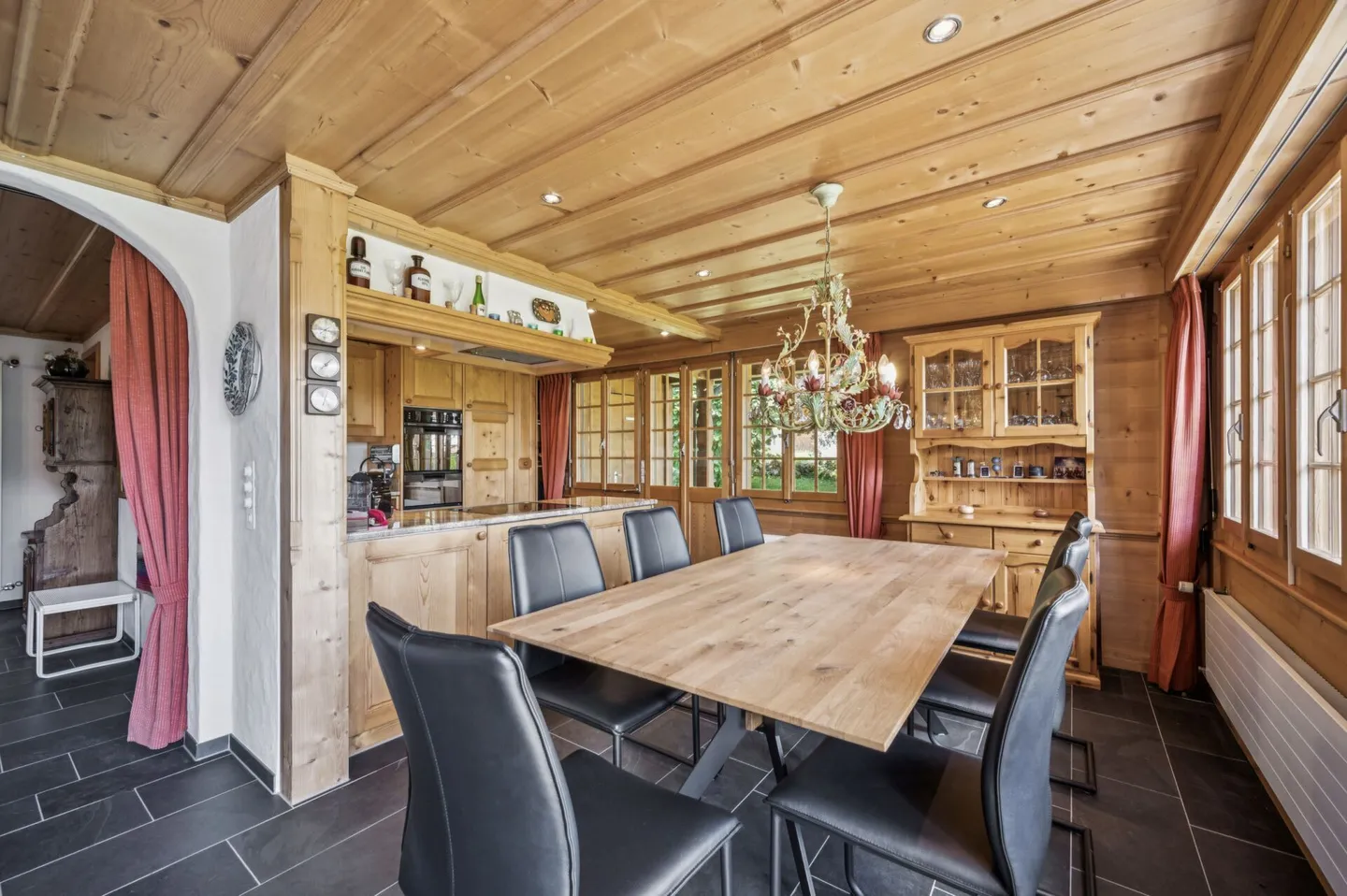 Heimeliges Chalet mit Baulandparzelle - Ihr Rückzugsort mit Perspektive - Foto 5 von 13