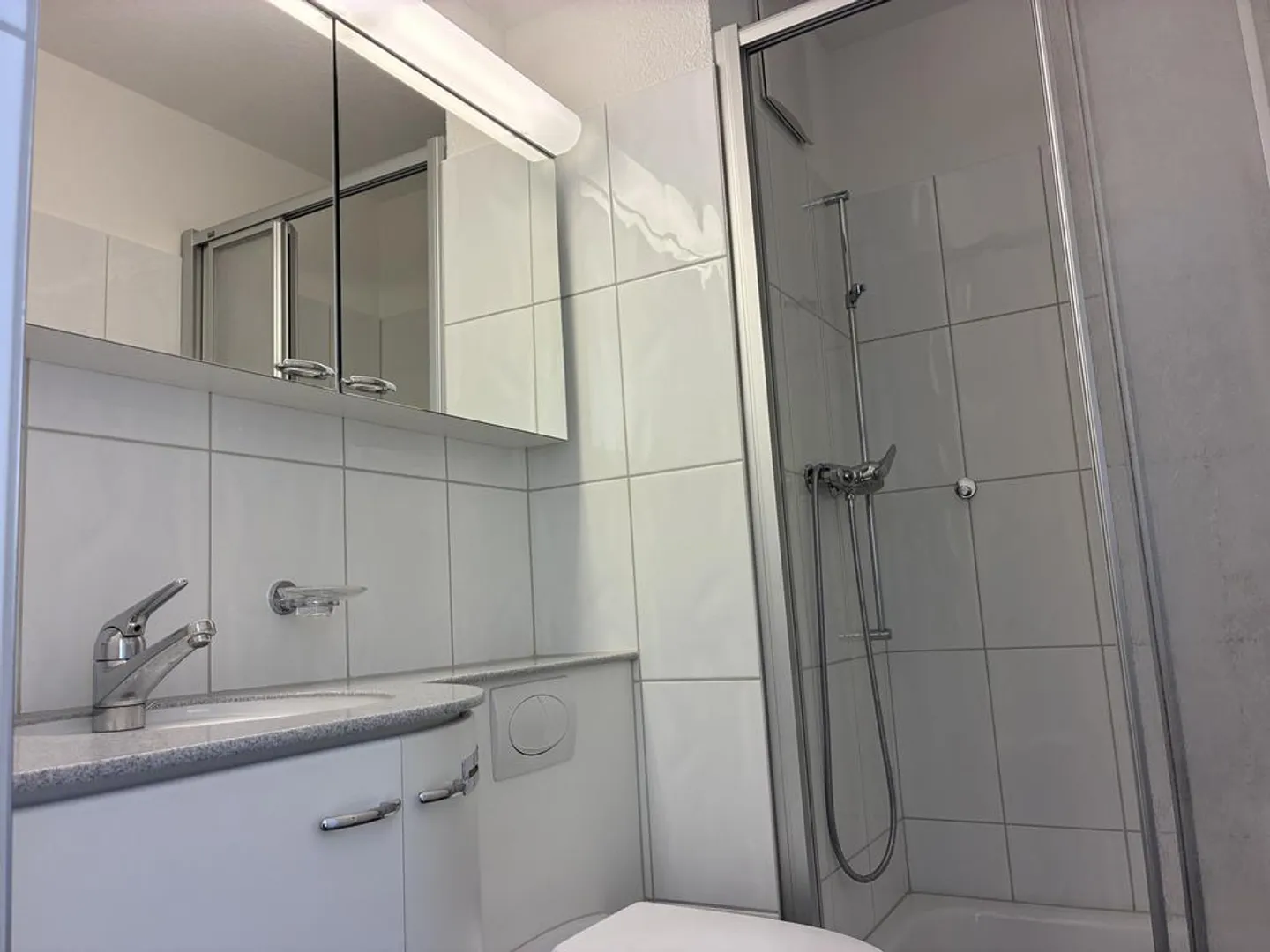 Appartement de 4 1/2 pièces avec 2 salles d'eau et balcon - Photo 4 sur 9