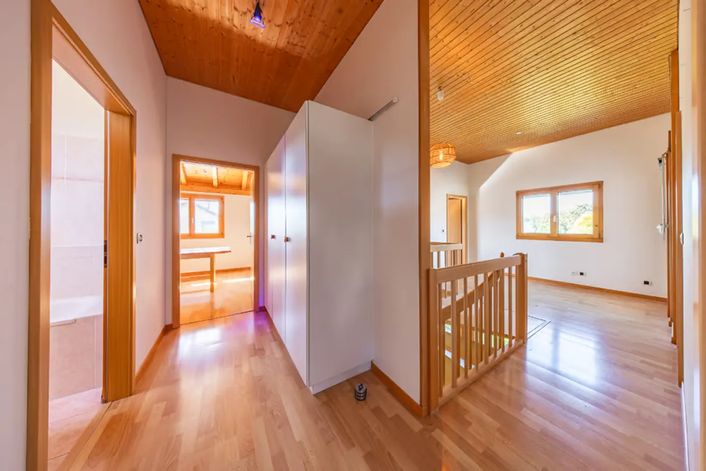 Rare object: individual villa in a quiet residential area - Photo 8 of 13