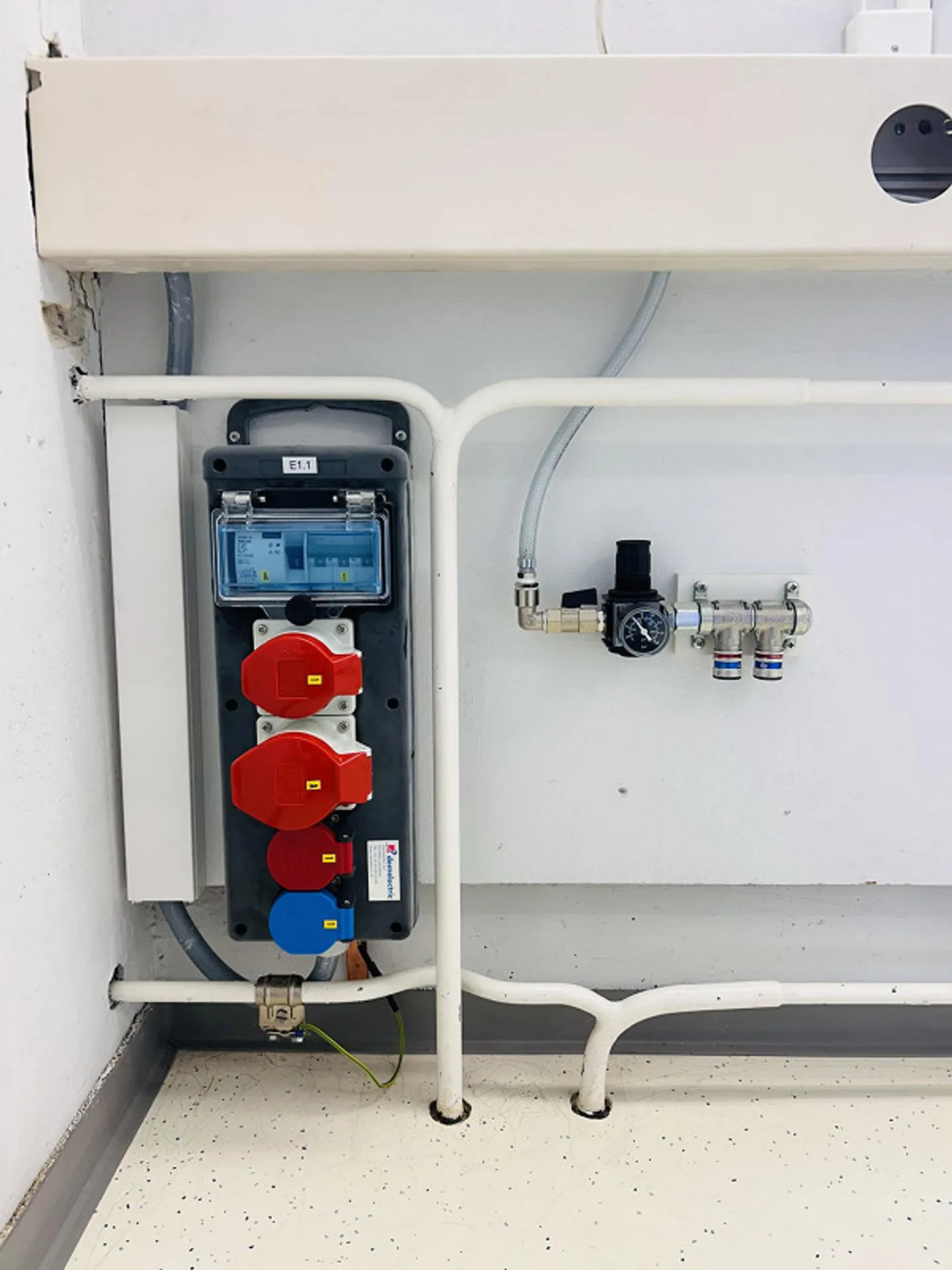 Vielseitiges Gewerbegebäude - Foto 4 von 21