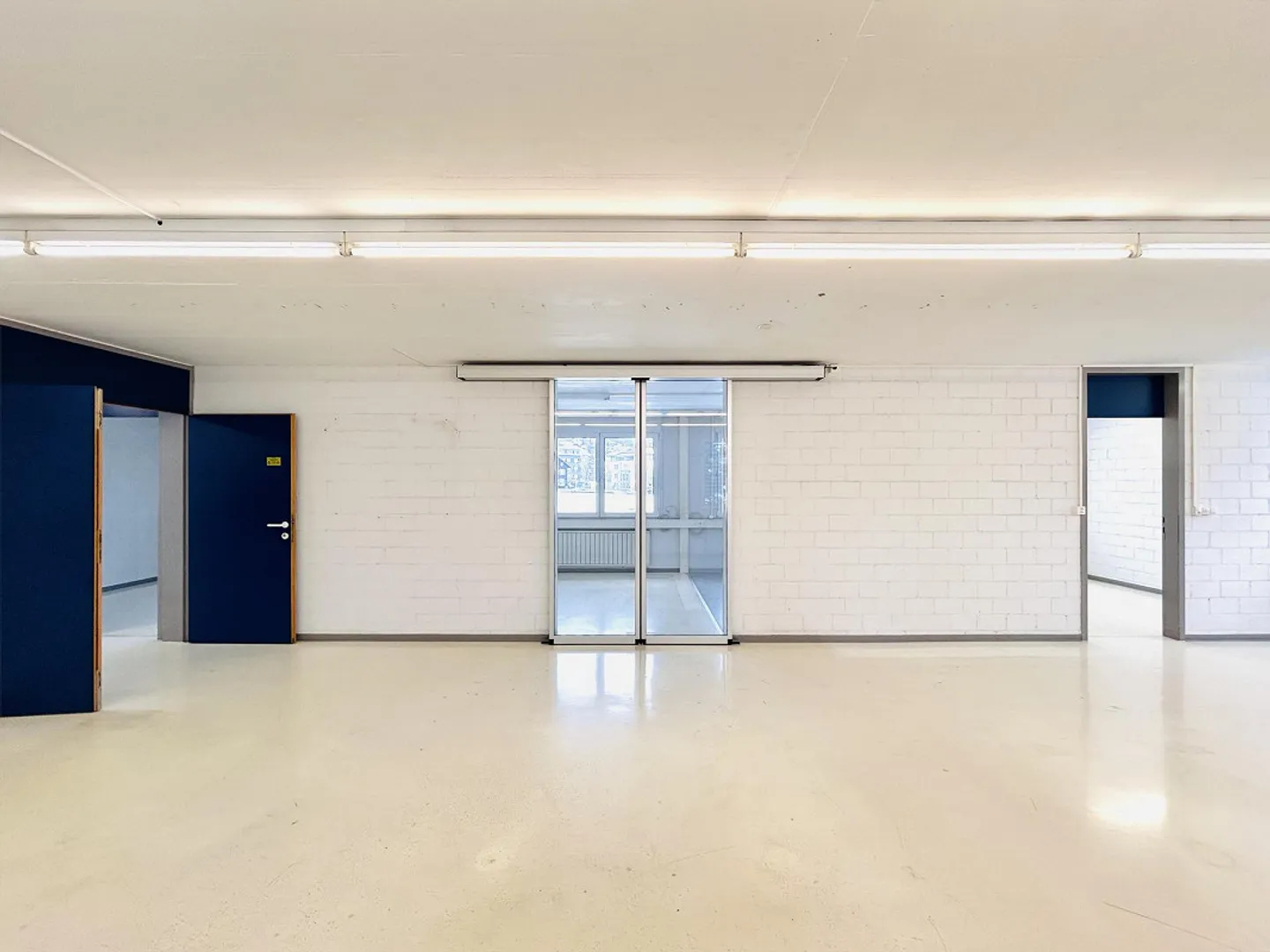 Vielseitiges Gewerbegebäude - Foto 8 von 21