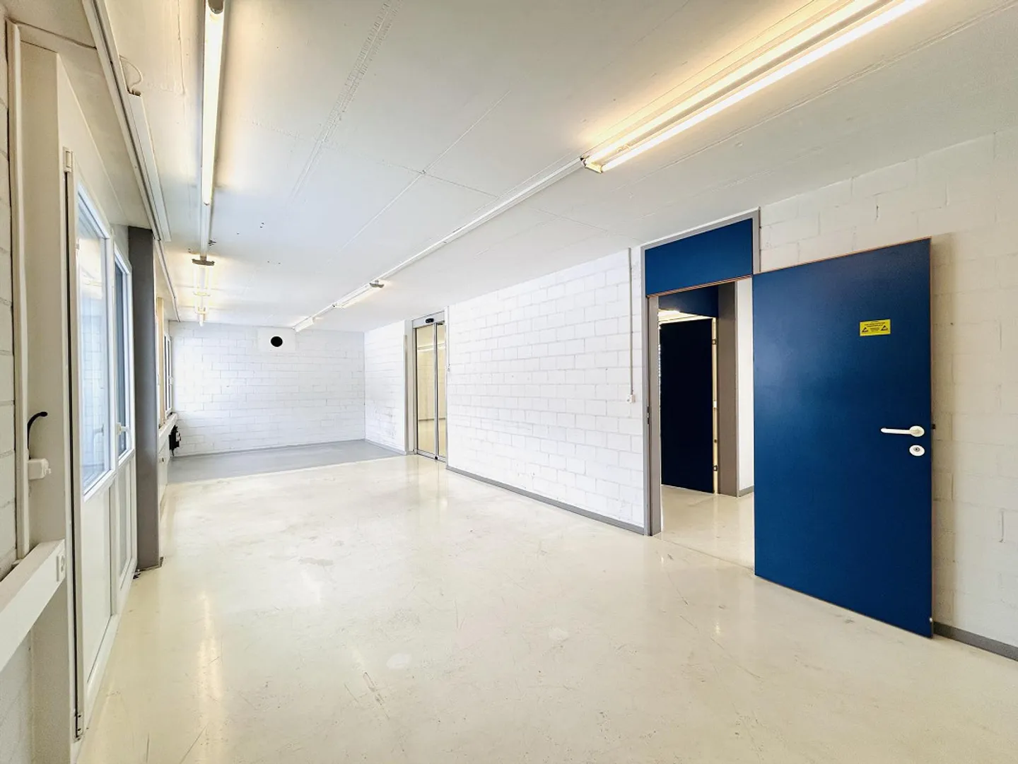 Vielseitiges Gewerbegebäude - Foto 9 von 21
