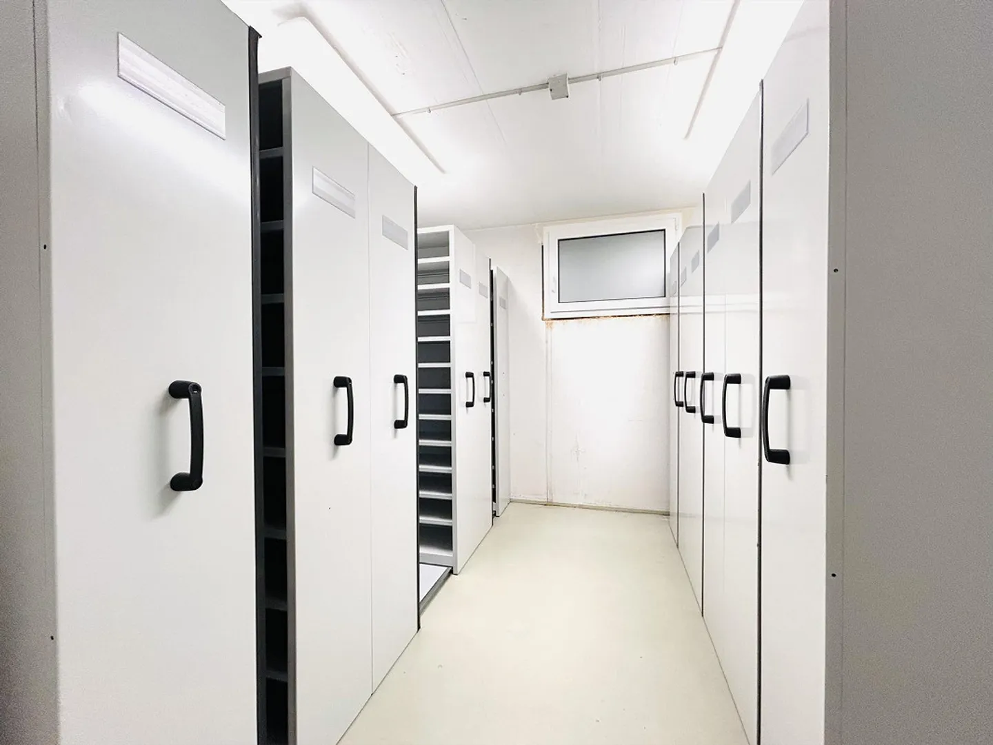 Vielseitiges Gewerbegebäude - Foto 15 von 21