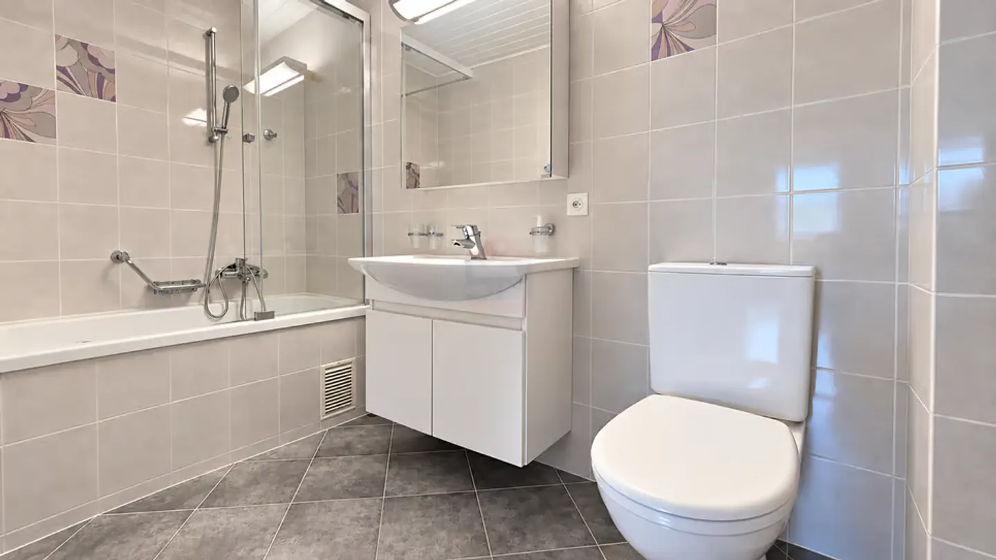 Elegant renovated family property in the heart of a green setting - Photo 13 of 13