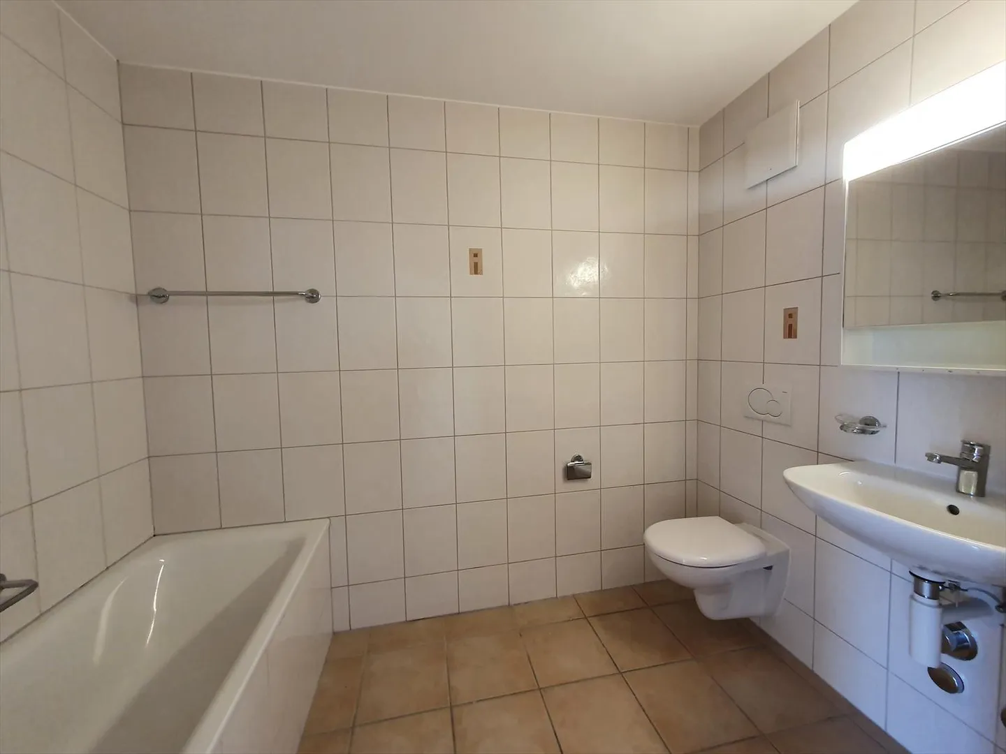 3.5 Room Apartment - Photo 5 of 5