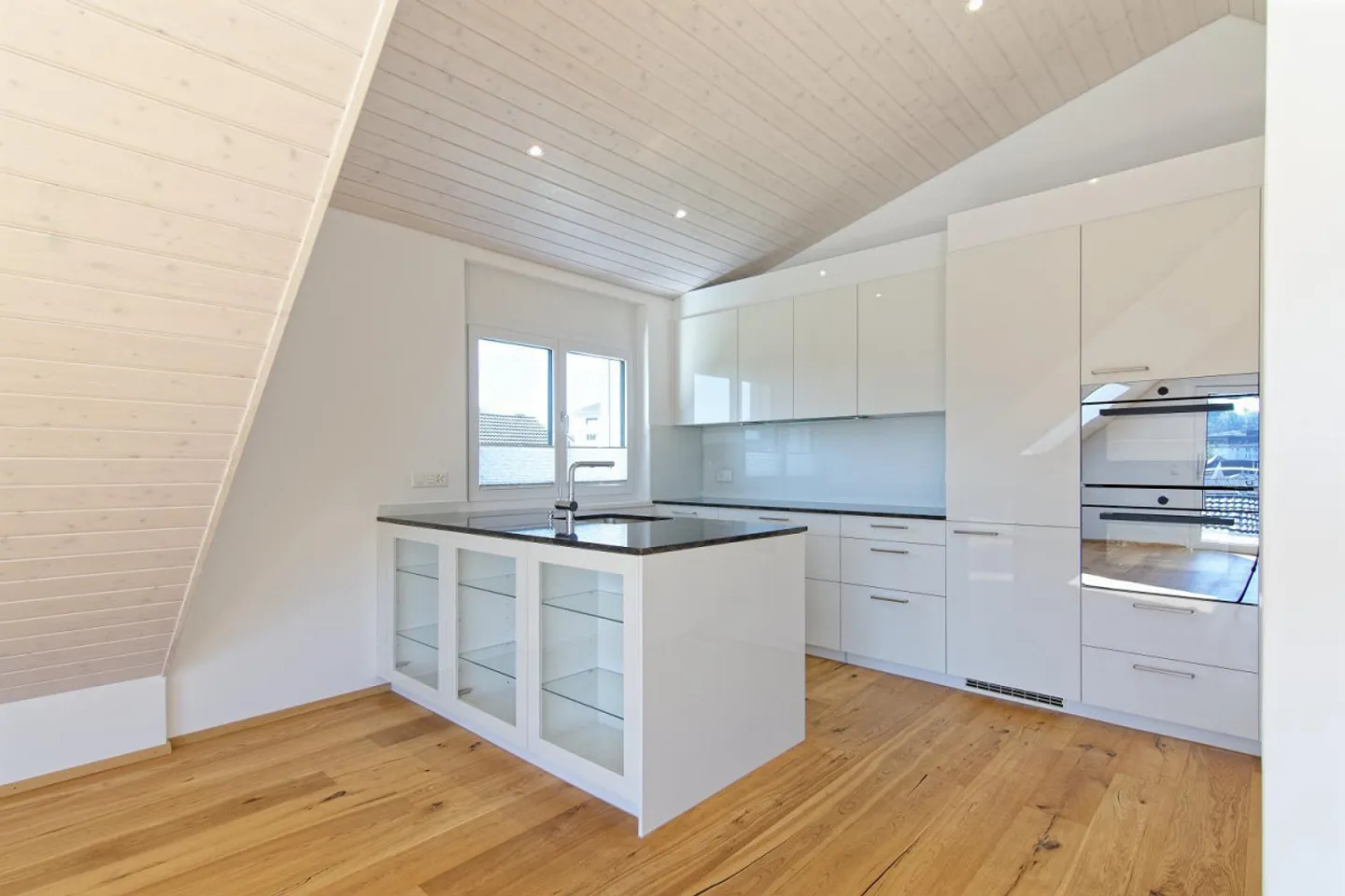 3.5-room attic apartment with beautiful panoramic view - Photo 4 of 8
