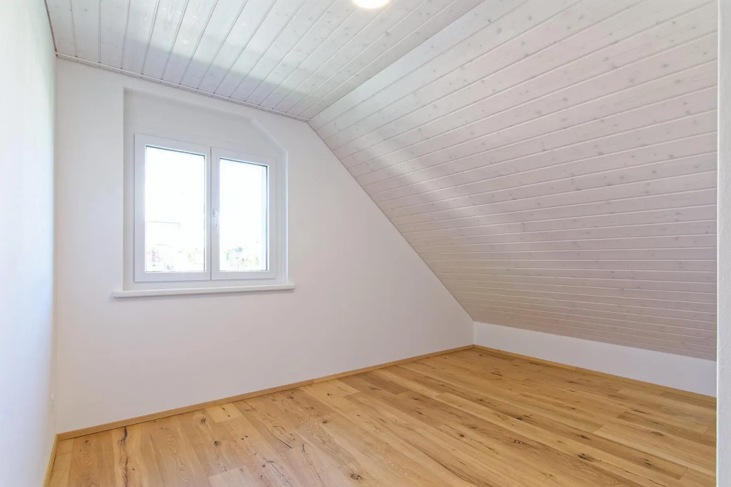 3.5-room attic apartment with beautiful panoramic view - Photo 6 of 8