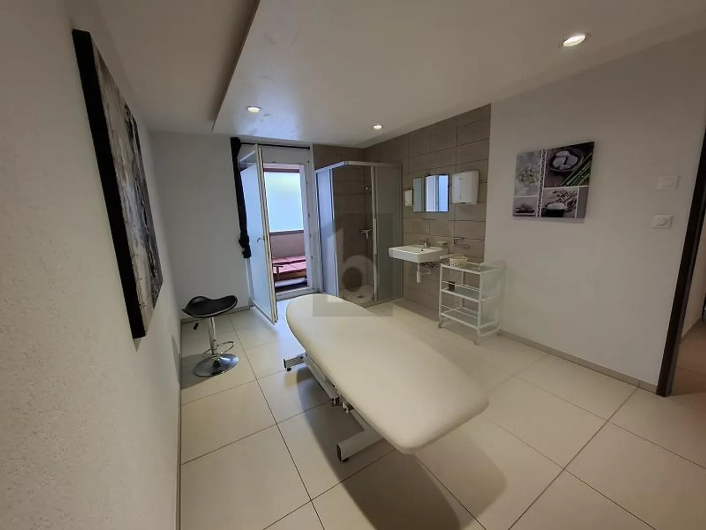 PFLEGE- ODER FITNESS- UND WELLNESS-CENTER - Foto 2 von 6