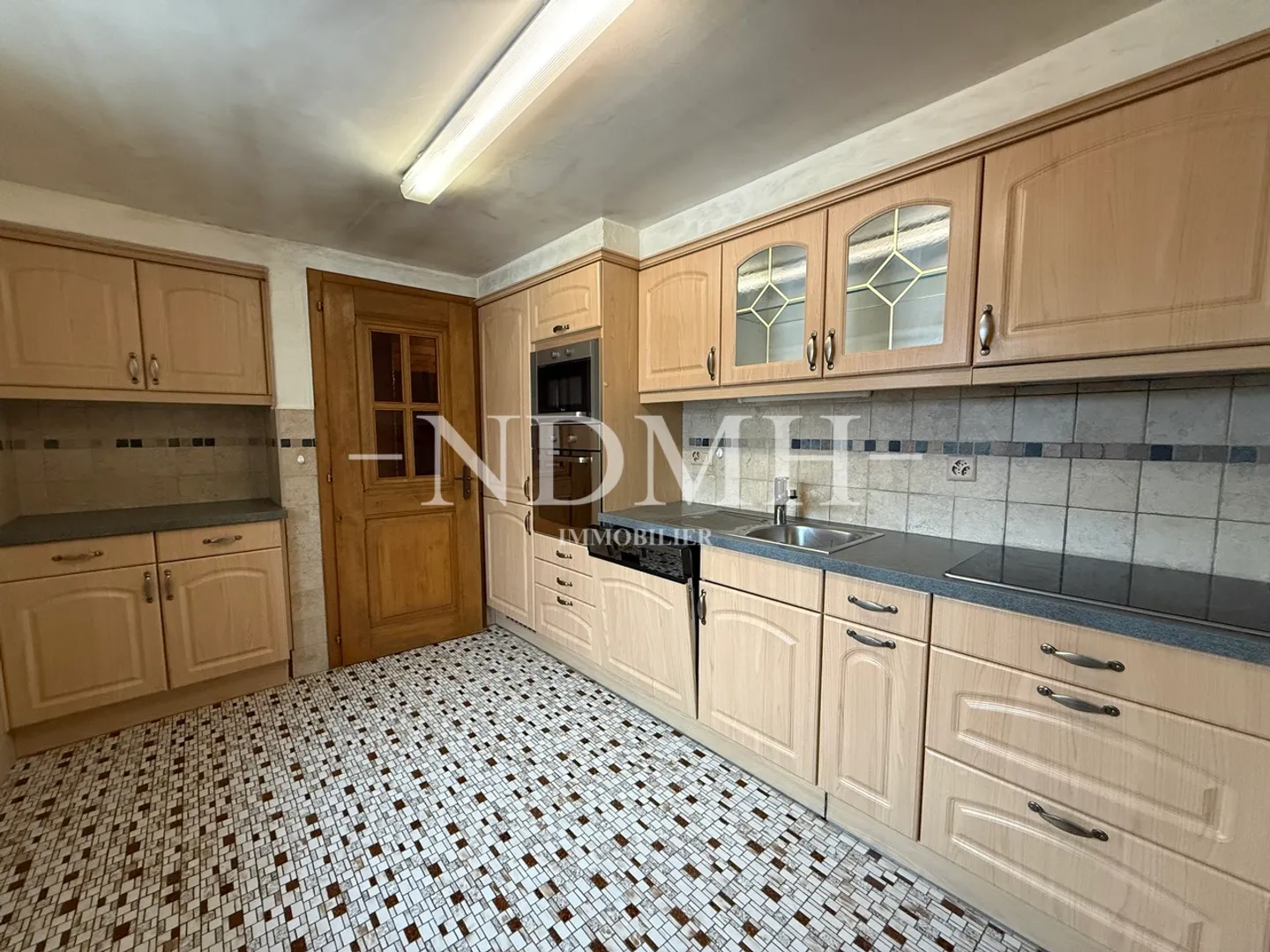 Geräumige 4,5-Zimmer-Wohnung im Herzen des Dorfes - Foto 4 von 9