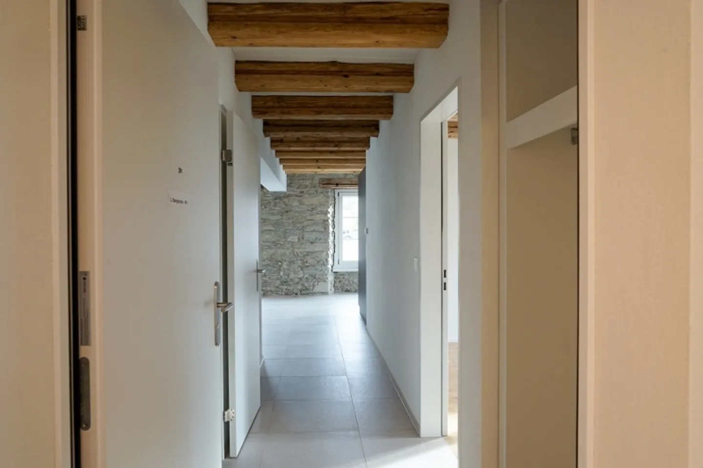 moderne 2.5-Zimmer Wohnung - mit historischem Charme - Foto 2 von 9