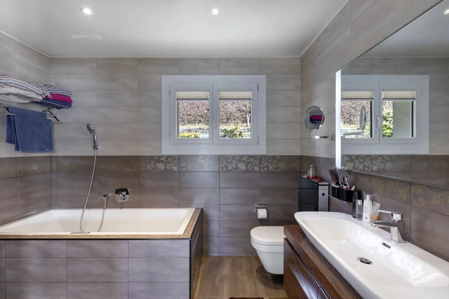 Property with panoramic view of Lake Geneva - Photo 12 of 13