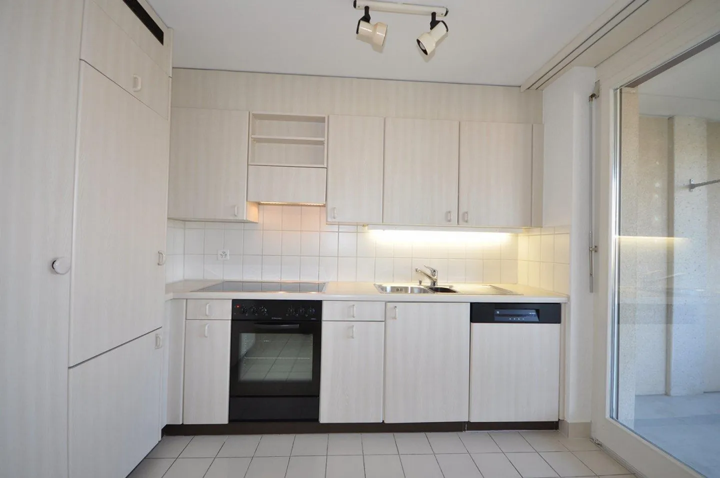 Geräumige Wohnung mit Balkon - Foto 8 von 9