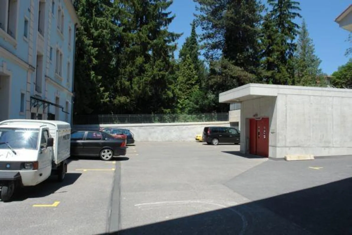 Place de stationnement n° 17 à louer à Thun (Ville de Lauitor) - Photo 1 sur 11