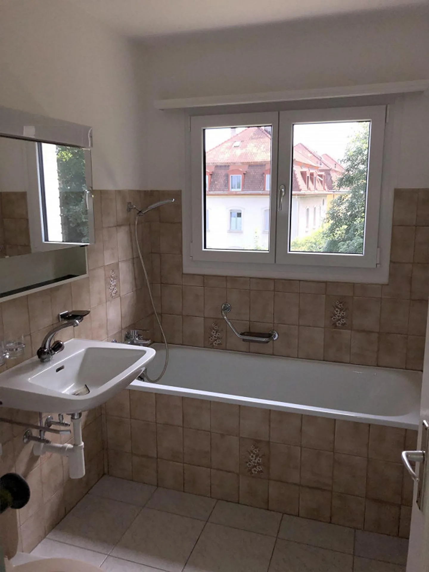 Apartment with lake view - Photo 2 of 8