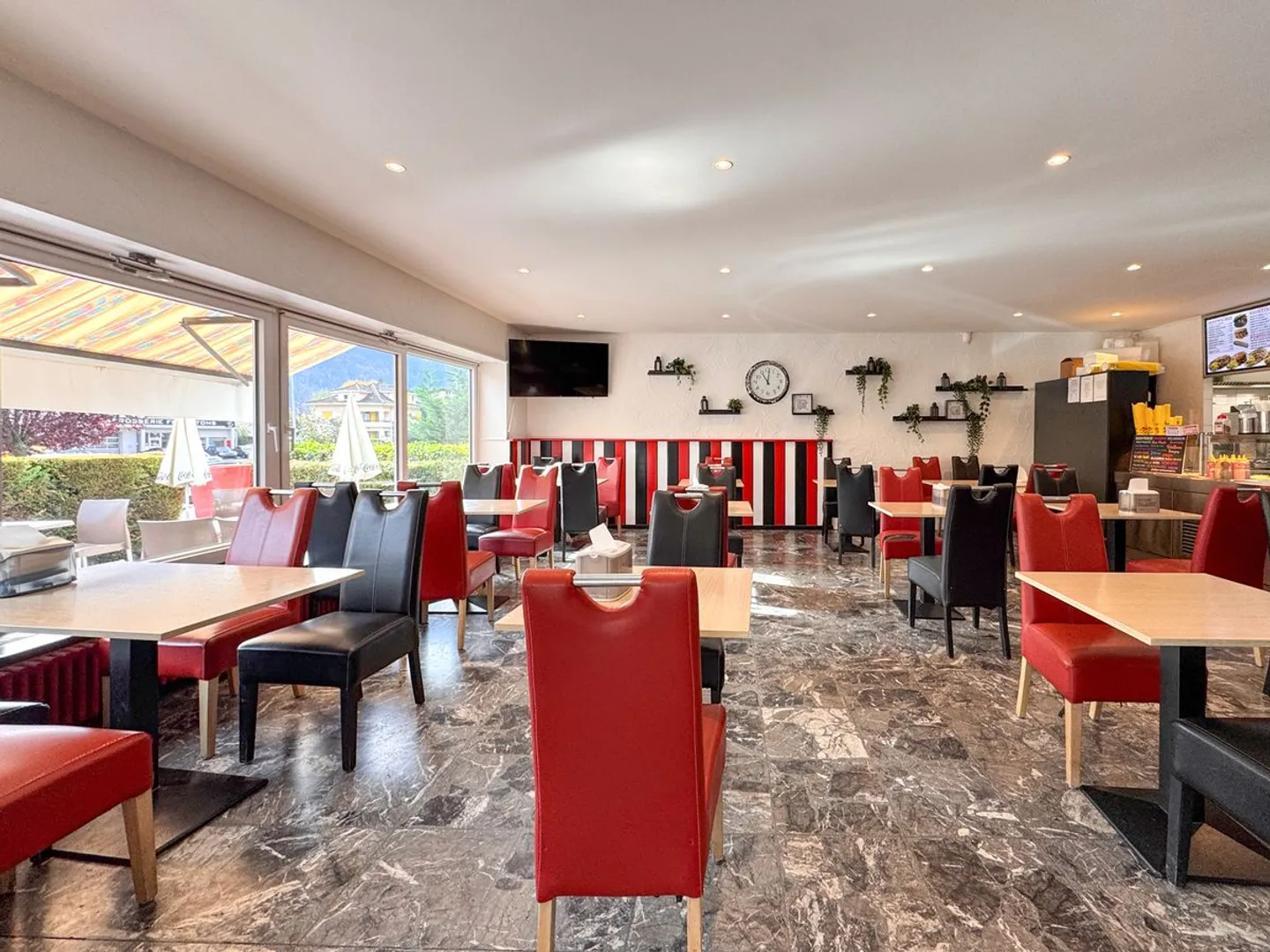 Restaurant pizzeria-kebab in Fully - Yield 6.72% Gross - Photo 1 of 11