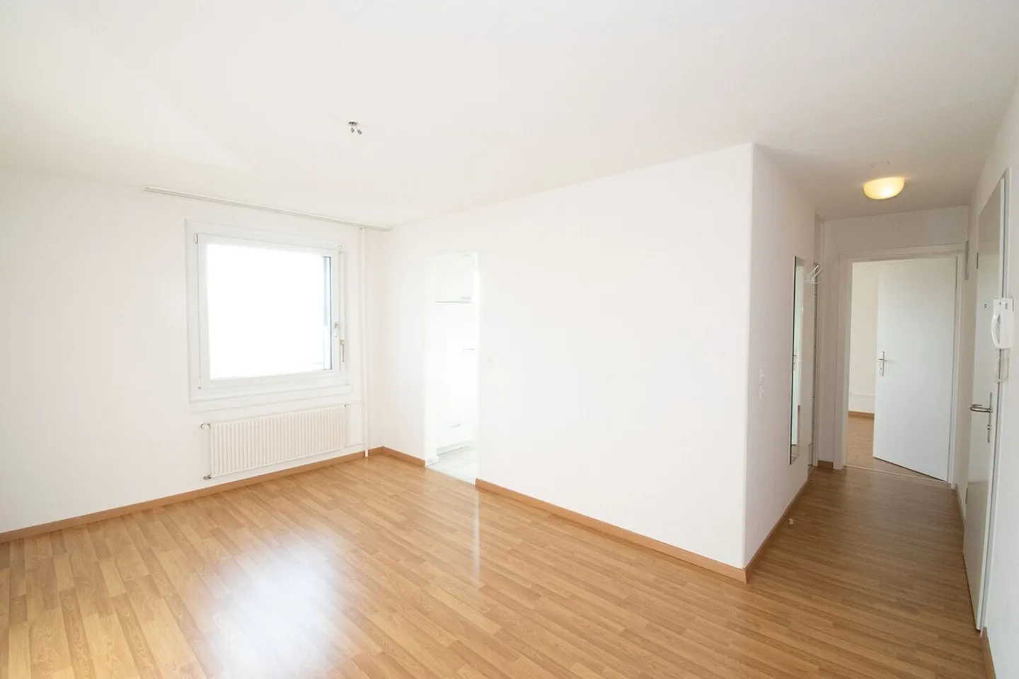 Appartement spacieux 2 pièces - Photo 2 sur 4