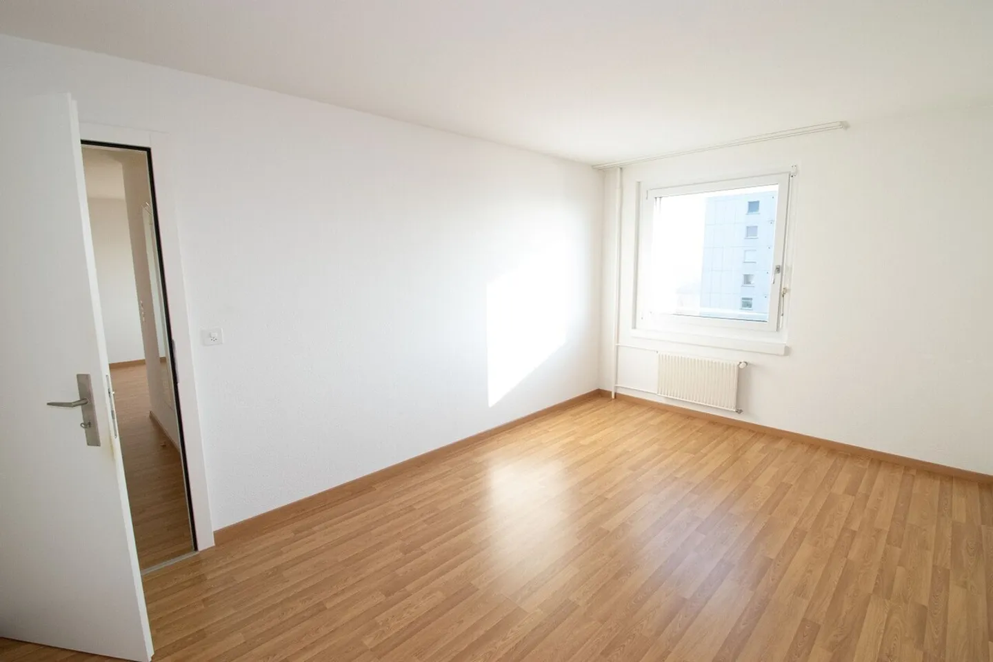 Appartement spacieux 2 pièces - Photo 3 sur 4