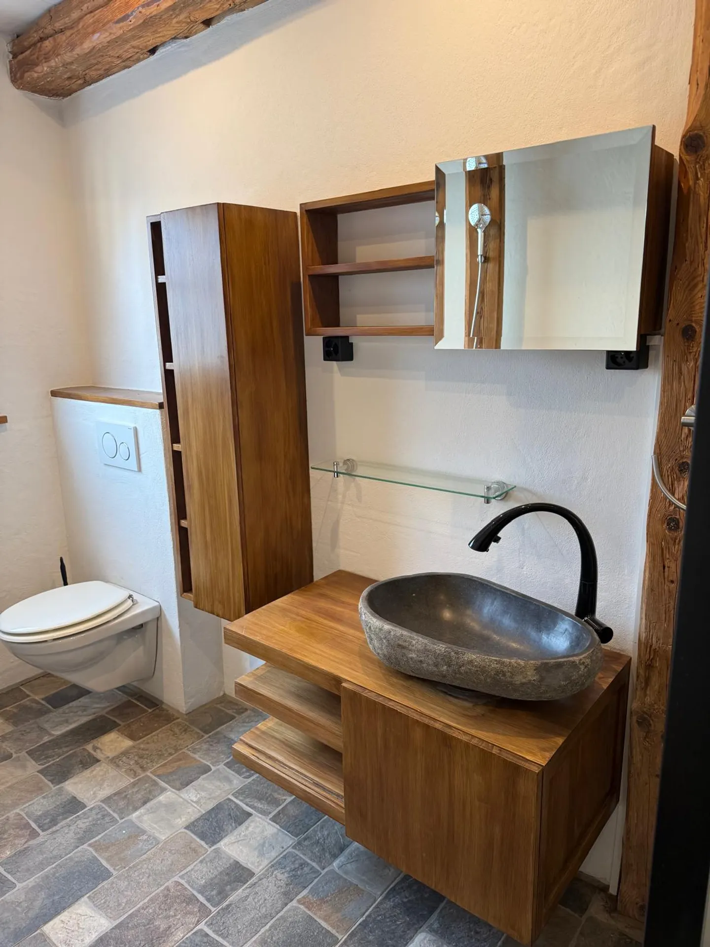 Oggetto per appassionati: Casa unifamiliare ristrutturata con giardino e annessi versatili - Foto 6 di 16