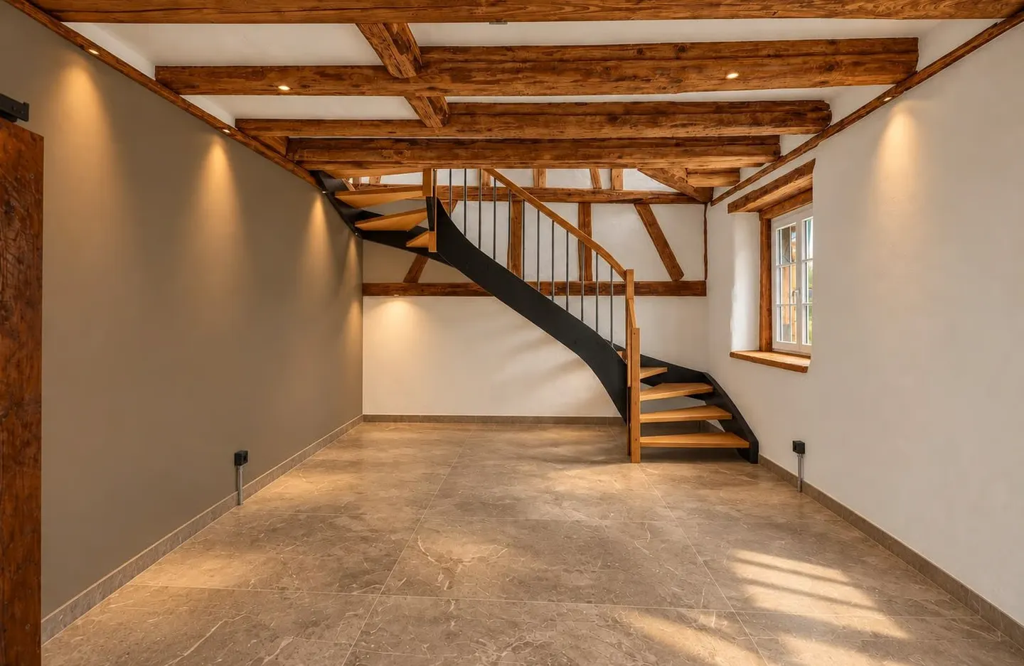 Oggetto per appassionati: Casa unifamiliare ristrutturata con giardino e annessi versatili - Foto 12 di 16
