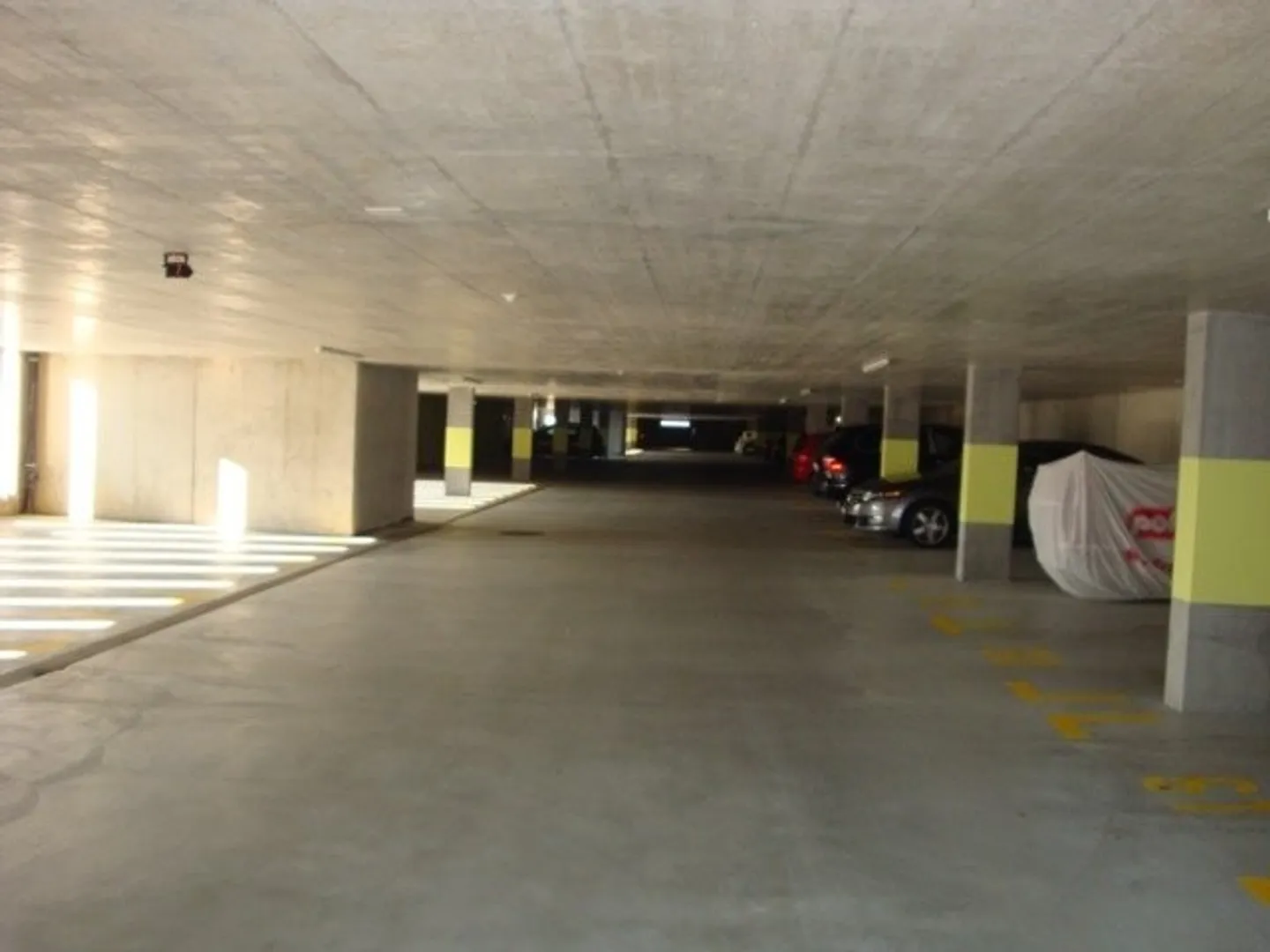 Parking souterrain - Photo 2 sur 2
