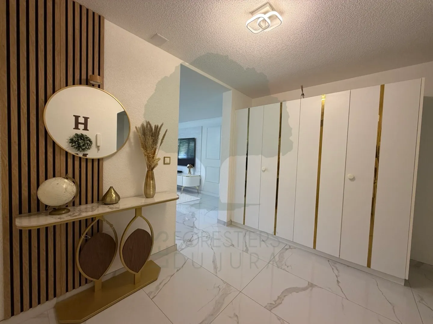 Magnificent renovated 5.5-room apartment with terrace and view - Photo 4 of 50