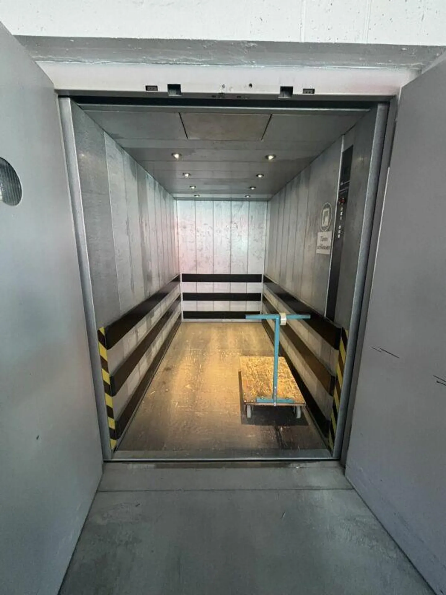 Magazzino, Logistica, Produzione & Spazi Ufficio - Foto 10 di 13