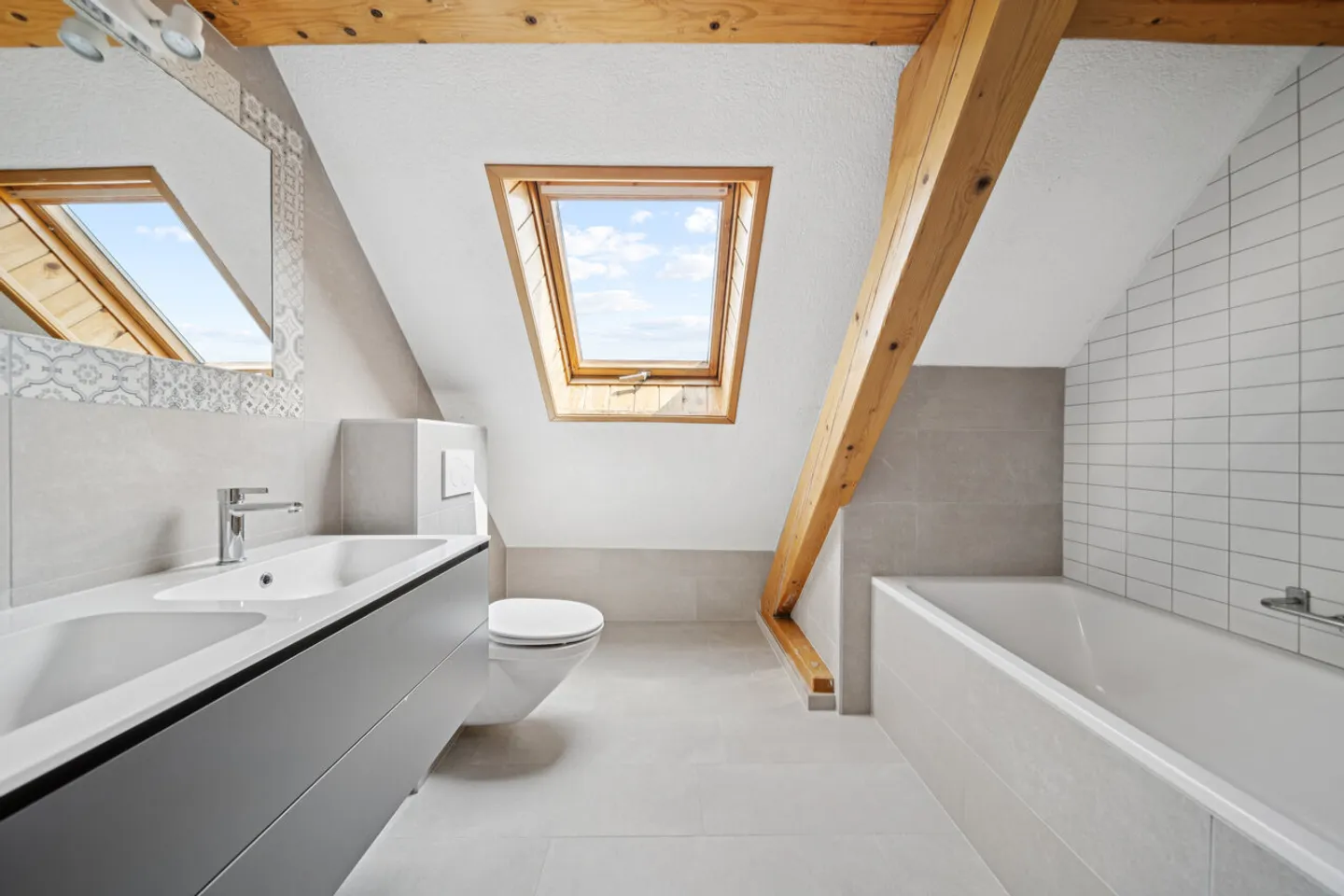 Residential building 8.5 rooms - Photo 7 of 9