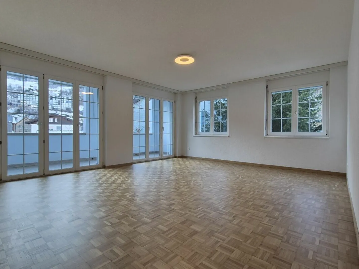 ampio appartamento di 4.5 stanze (110m²) con balcone - Foto 1 di 7