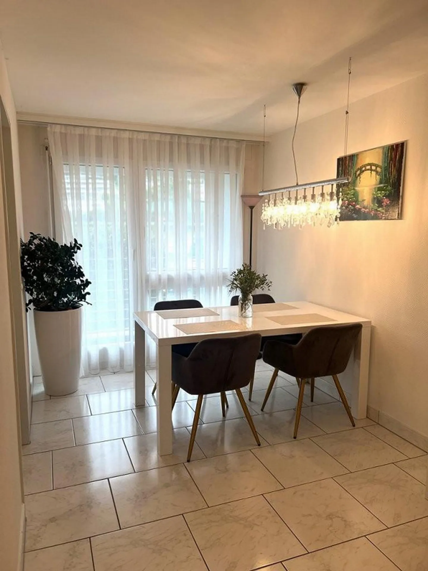 Elegant apartment in elevated location. - Photo 3 of 7