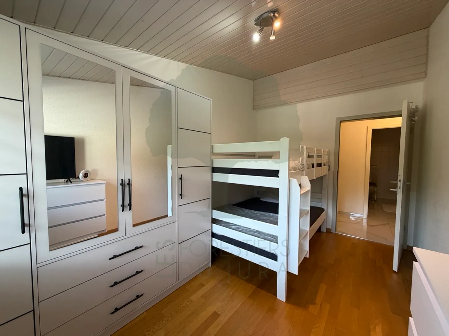 Magnificent renovated 5.5-room apartment with terrace and view - Photo 19 of 50