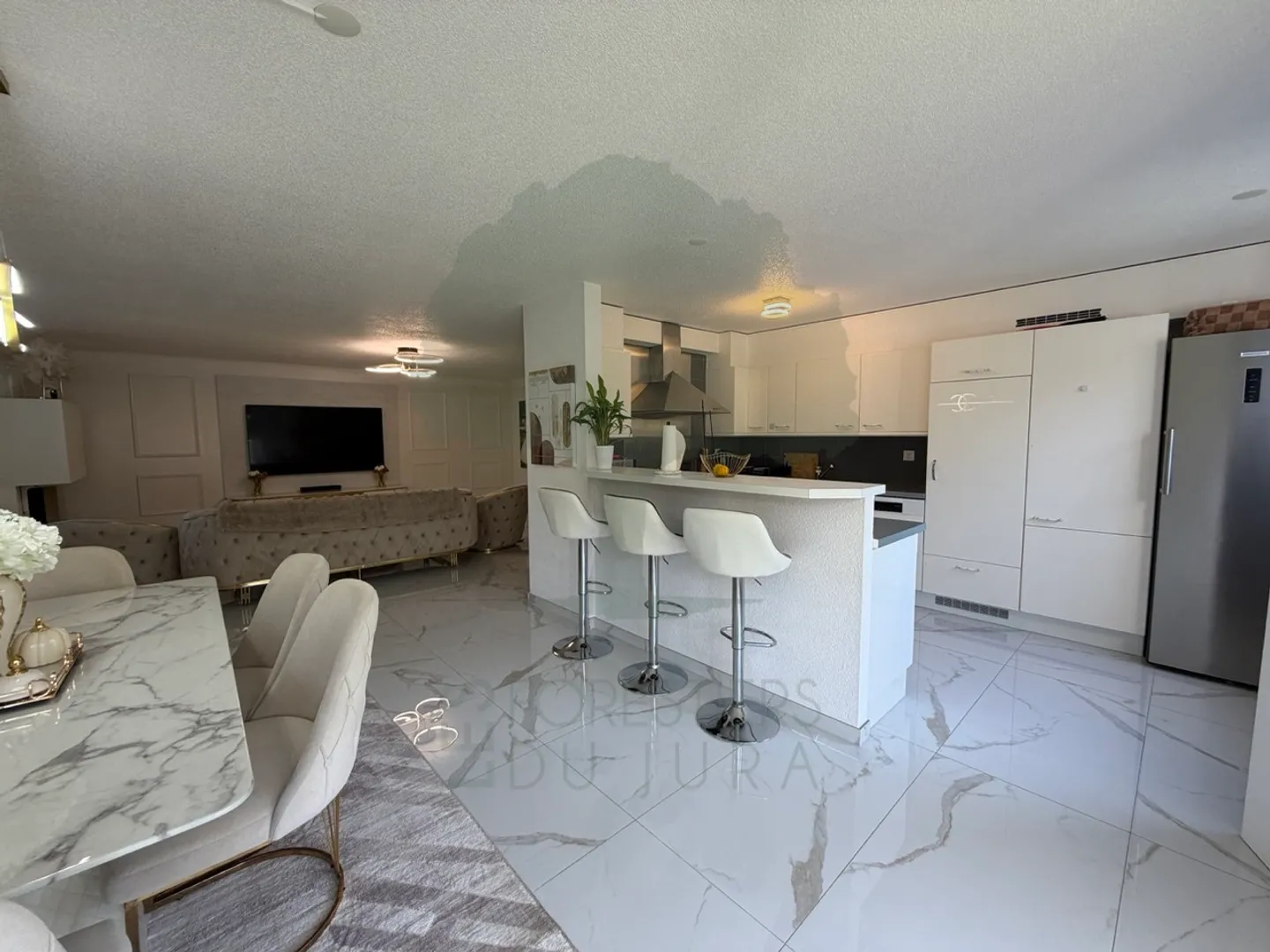 Magnificent renovated 5.5-room apartment with terrace and view - Photo 10 of 50