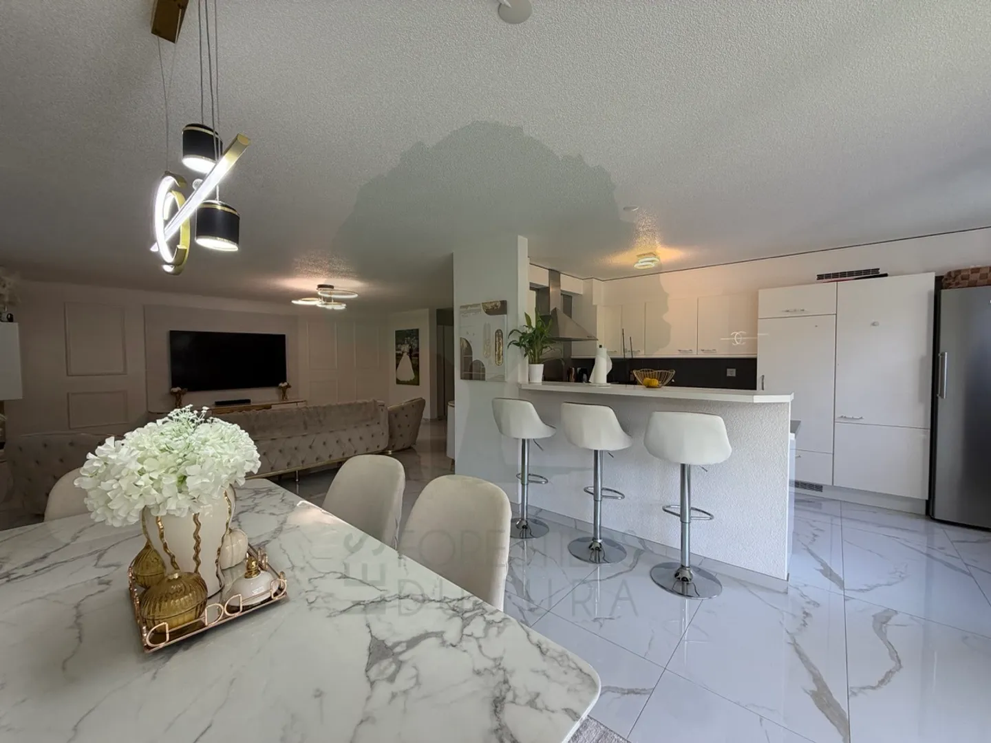 Magnificent renovated 5.5-room apartment with terrace and view - Photo 11 of 50