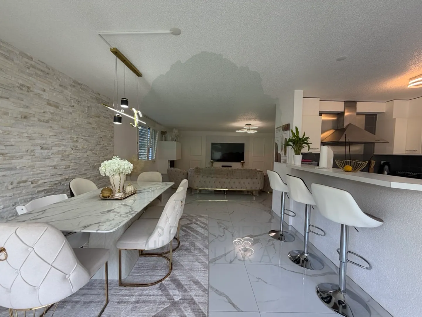 Magnificent renovated 5.5-room apartment with terrace and view - Photo 12 of 50