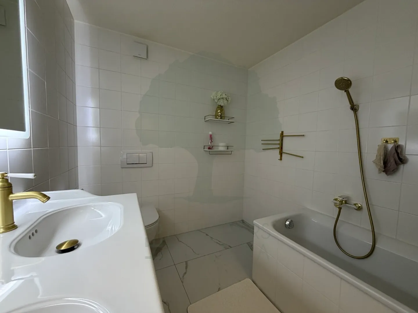 Magnificent renovated 5.5-room apartment with terrace and view - Photo 25 of 50