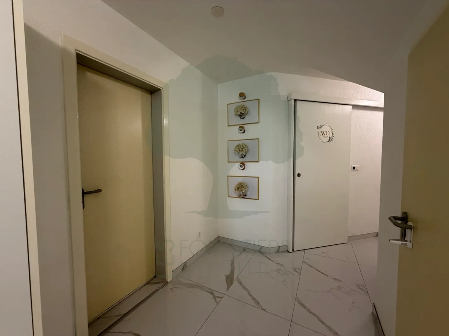 Magnificent renovated 5.5-room apartment with terrace and view - Photo 28 of 50